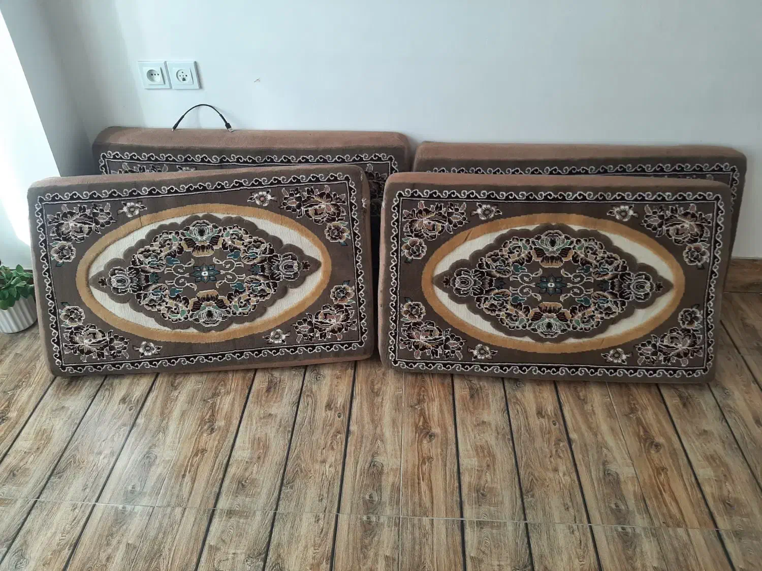 پشتی زیبا وسالم|پشتی|بوکان, |دیوار