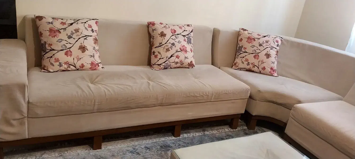 مبل ۸نفره ال در حد نو|مبلمان خانگی و میز عسلی|پرند, فاز ۴|دیوار