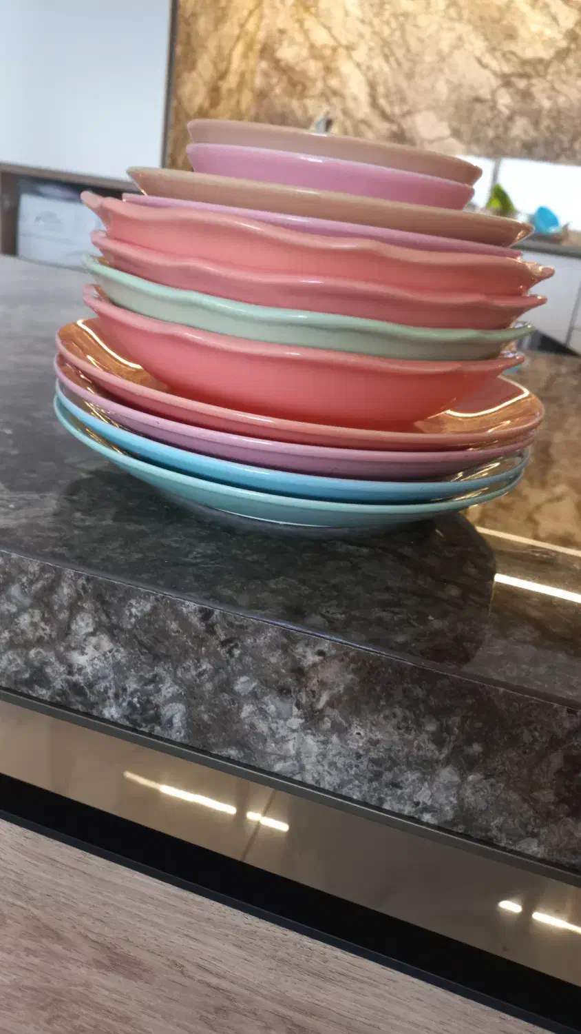 بشقاب و سرویس غذا خوری در حد نو|ظروف سرو و پذیرایی|کیش, |دیوار