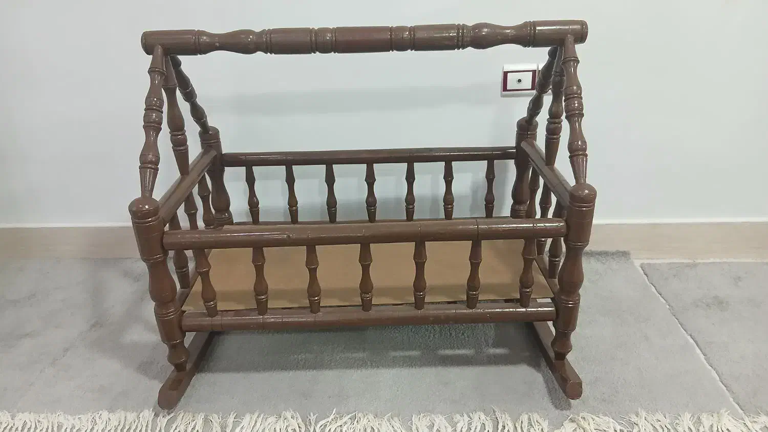 گهواره چوبی کودک|تخت و صندلی بچه|الیگودرز, |دیوار