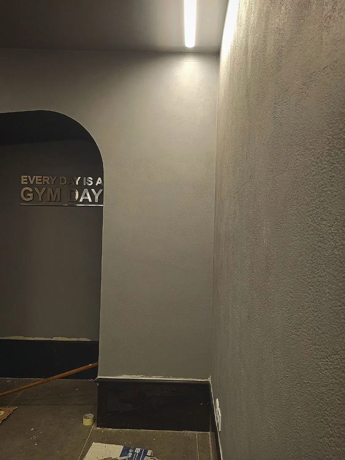 اجرای تخصصی میکروسمنت|خدمات پیشه و مهارت|اصفهان, باغ نگاره|دیوار