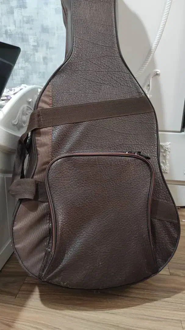 گیتار|گیتار، بیس، امپلیفایر|رشت, نظری|دیوار