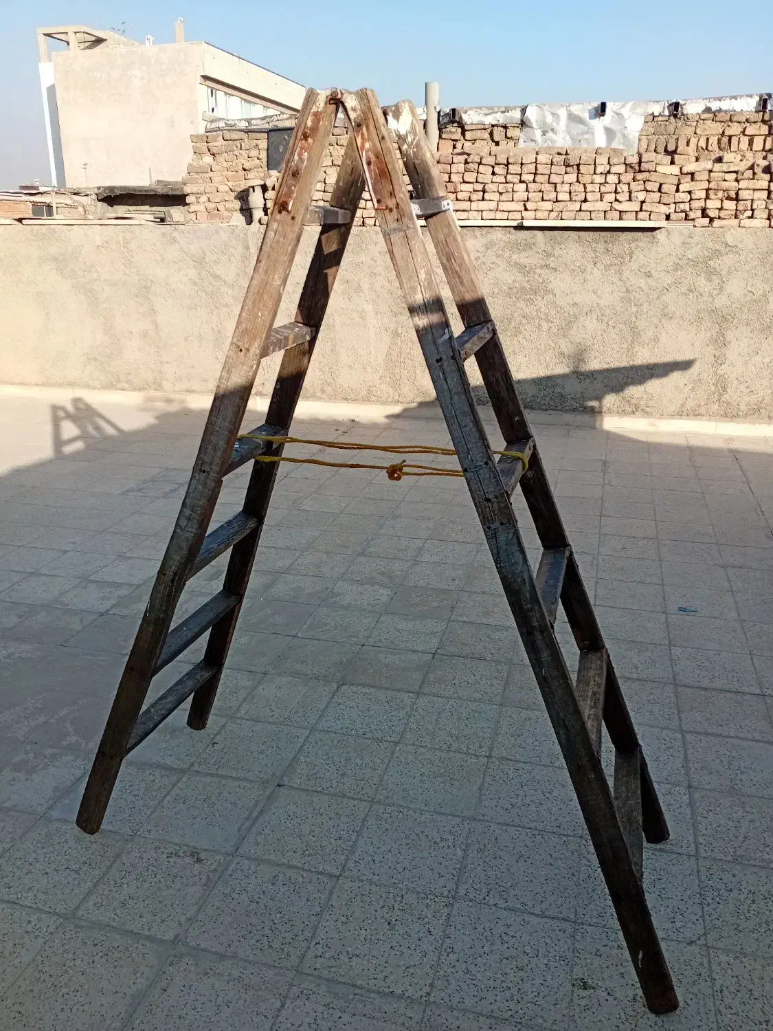 نردبان چوبی نقاشی|مصالح و تجهیزات ساختمان|تهران, شهرک استقلال|دیوار