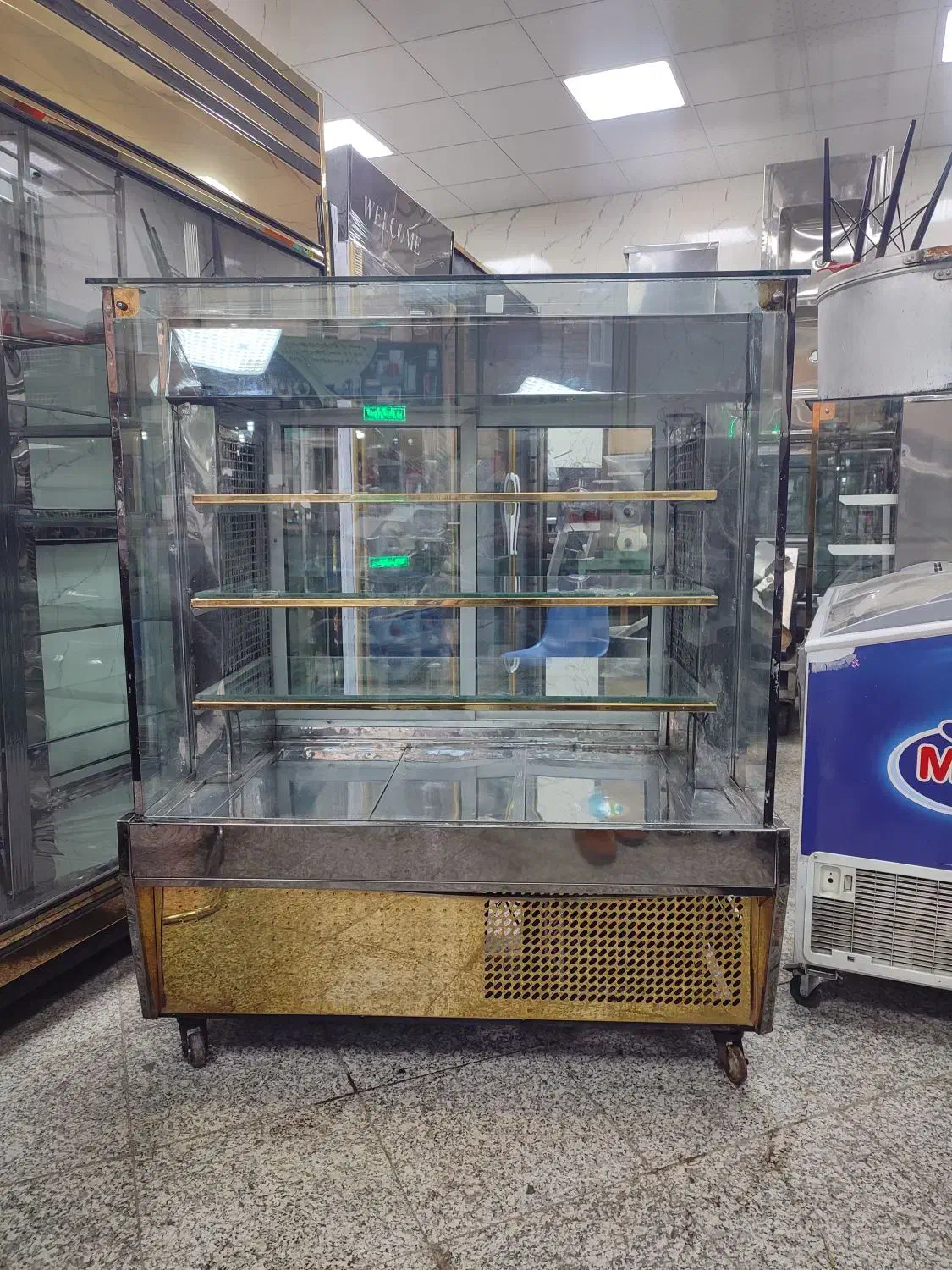 یخچال مکعبی ویترینی 120سانتی در حد نونو|فروشگاه و مغازه|نسیم‌شهر, |دیوار