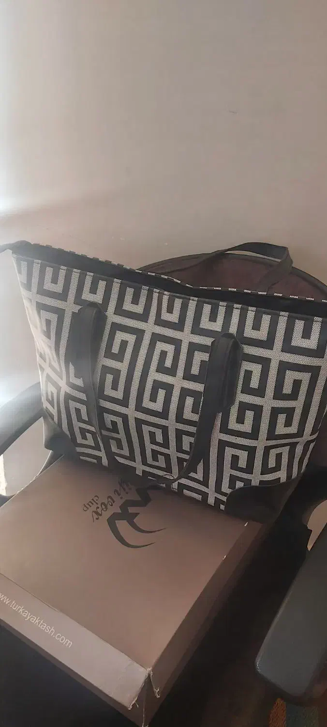 تعدادی کیف|کیف، کفش، کمربند|اردبیل, |دیوار