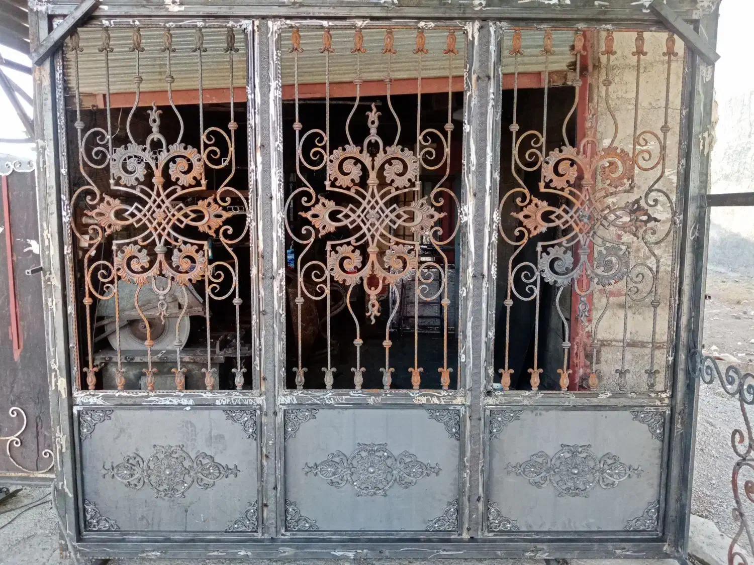 جوشکاری درب و پنجره فلزی ساده و طرح دار و سیار|خدمات پیشه و مهارت|نورآباد, |دیوار