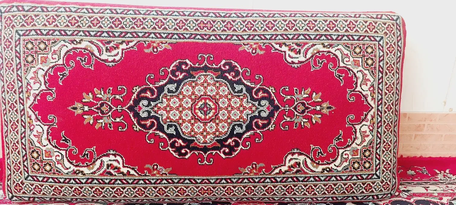 پشتی|پشتی|قم, آذر (نکویی)|دیوار