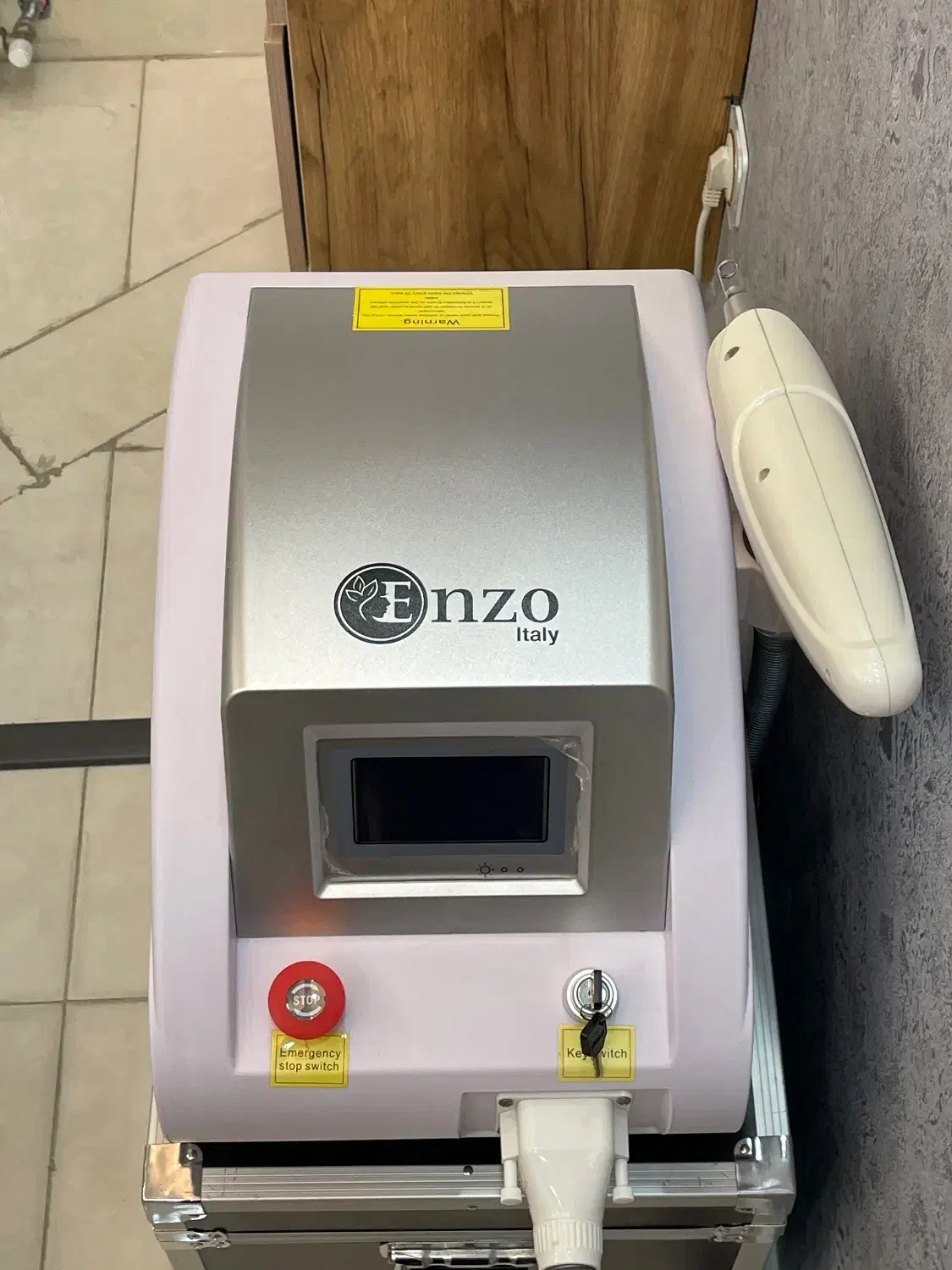 لیزر یوکا|خدمات آرایشگری و زیبایی|سقز, |دیوار