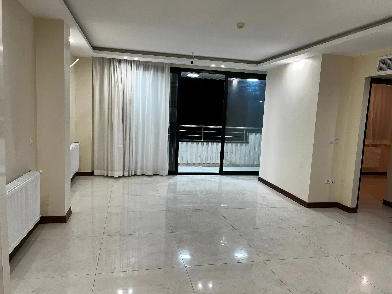 آپارتمان 80متری یکخواب نوساز خ محتشم کاشانی|اجارهٔ آپارتمان|اصفهان, باغ دریاچه|دیوار