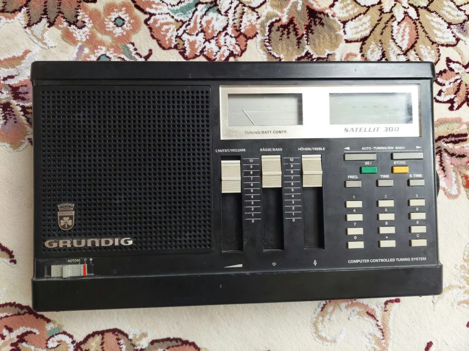 فروش فوری و استثنایی رادیو GRUNDIG SATELLITE 300|سیستم صوتی خانگی|تهران, فلسطین (میدان انقلاب)|دیوار