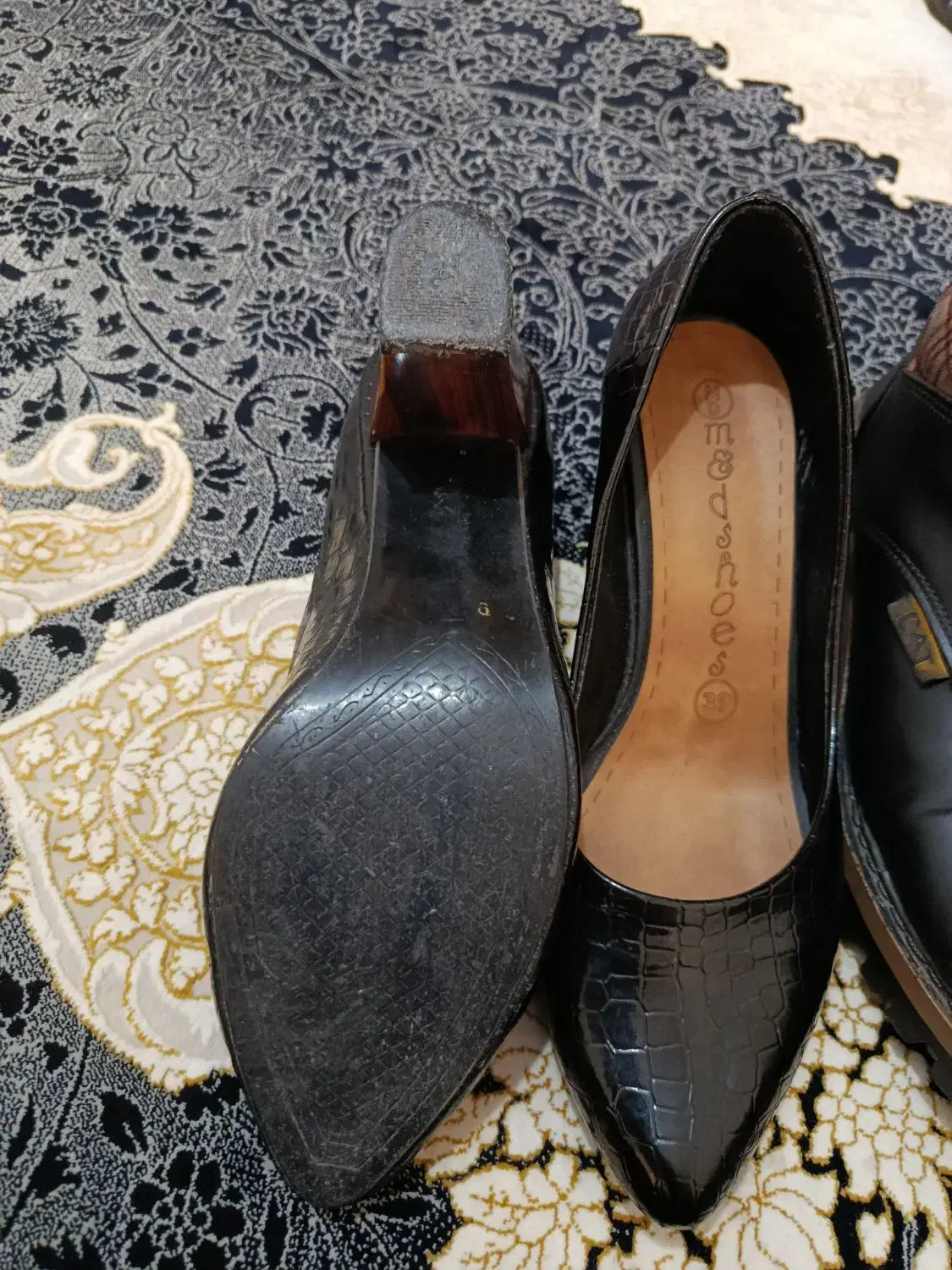 نیم بوت و پاشنه دار|کیف، کفش، کمربند|شیراز, دینکان|دیوار