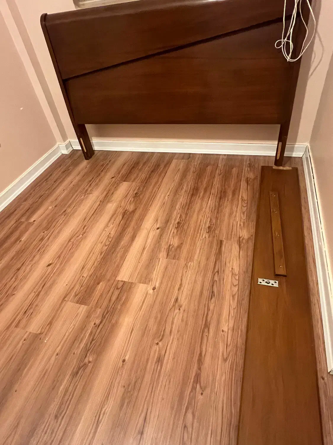 تخت دونفره تمام چوب برند آکاساAcasa با تشک خوشخواب|تخت و سرویس خواب|گنبد کاووس, |دیوار