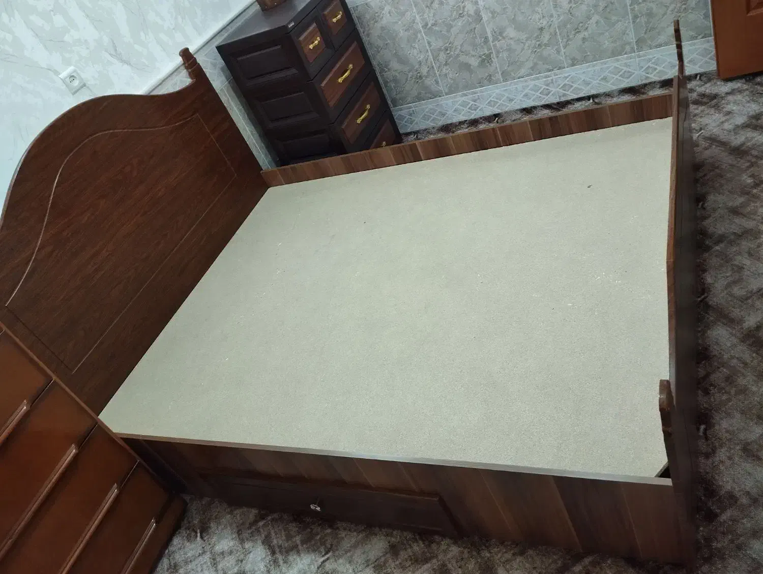 تخت خواب|تخت و سرویس خواب|قم, بنیاد|دیوار