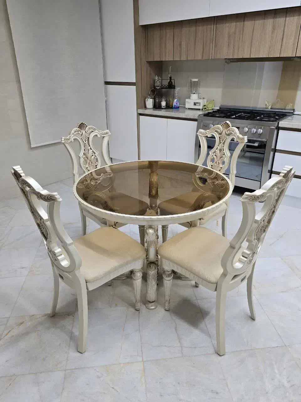 میز غذا خوری|میز و صندلی غذاخوری|کاشان, امام خمینی|دیوار