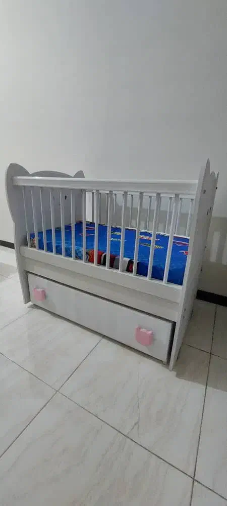 تخت کودک ونوزاد|تخت و صندلی بچه|مشکیندشت, |دیوار