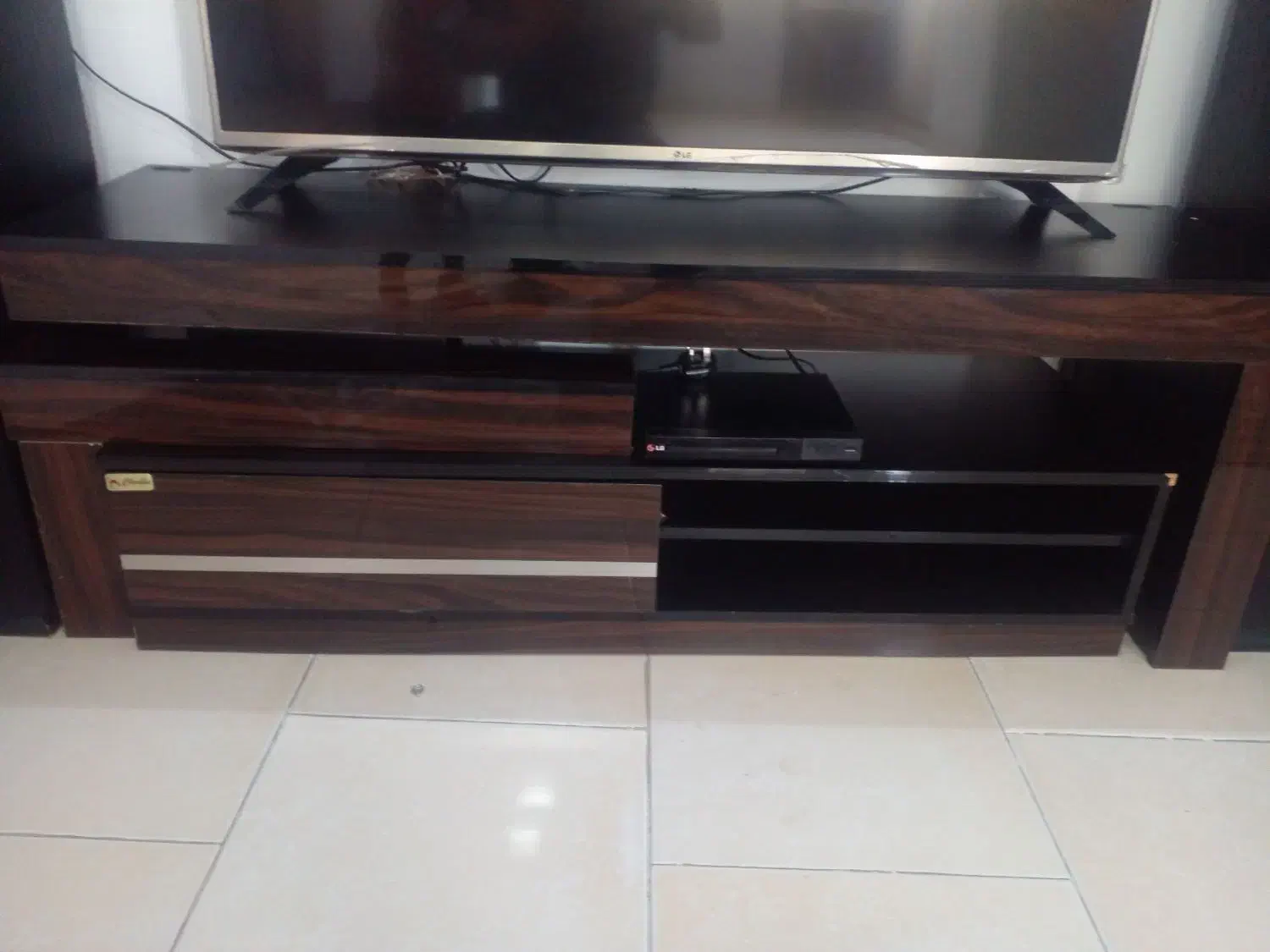 میز|میز تلویزیون|محمدشهر, محمدشهر|دیوار