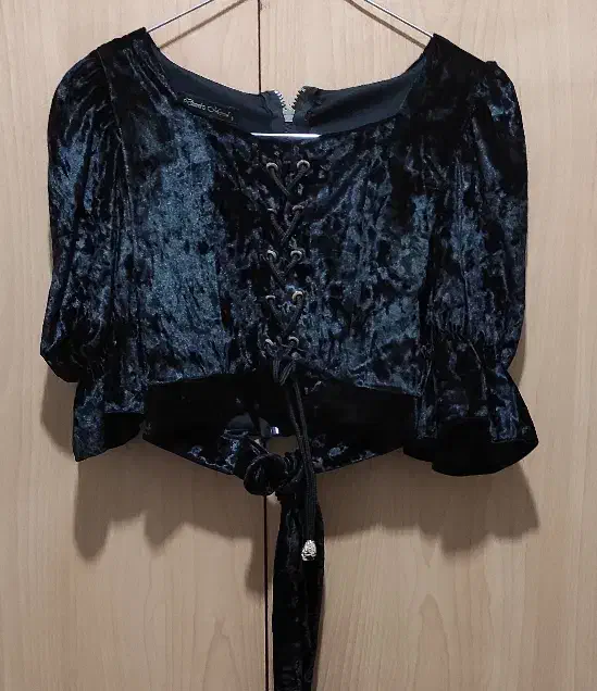 نیم تنه مخمل|لباس|میانه, |دیوار