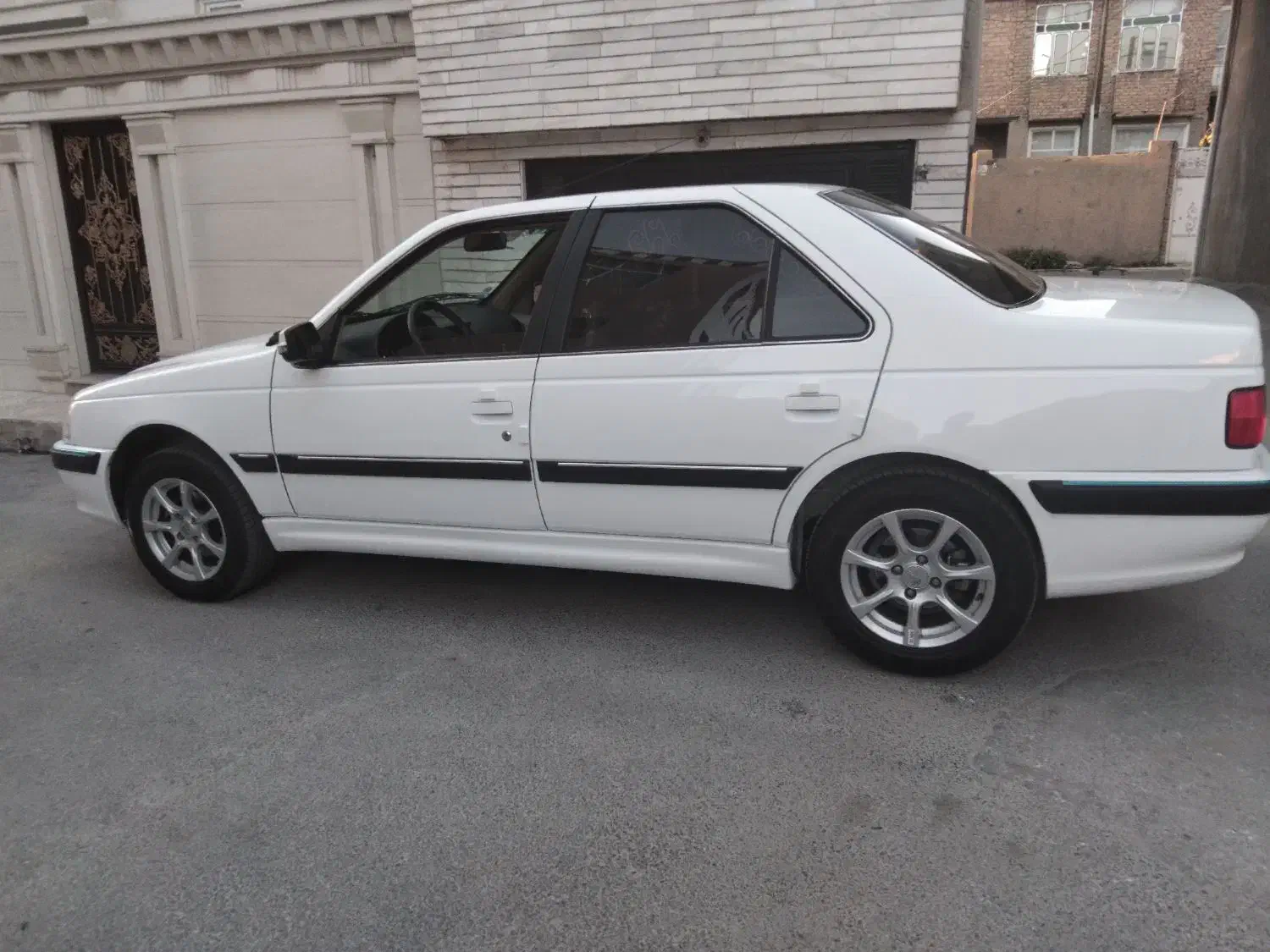 پژوپارس مدل ۱۴۰۲سفارشی ۴چرخ دیسگ مانیتور دار|خودرو سواری و وانت|اسدآباد, |دیوار