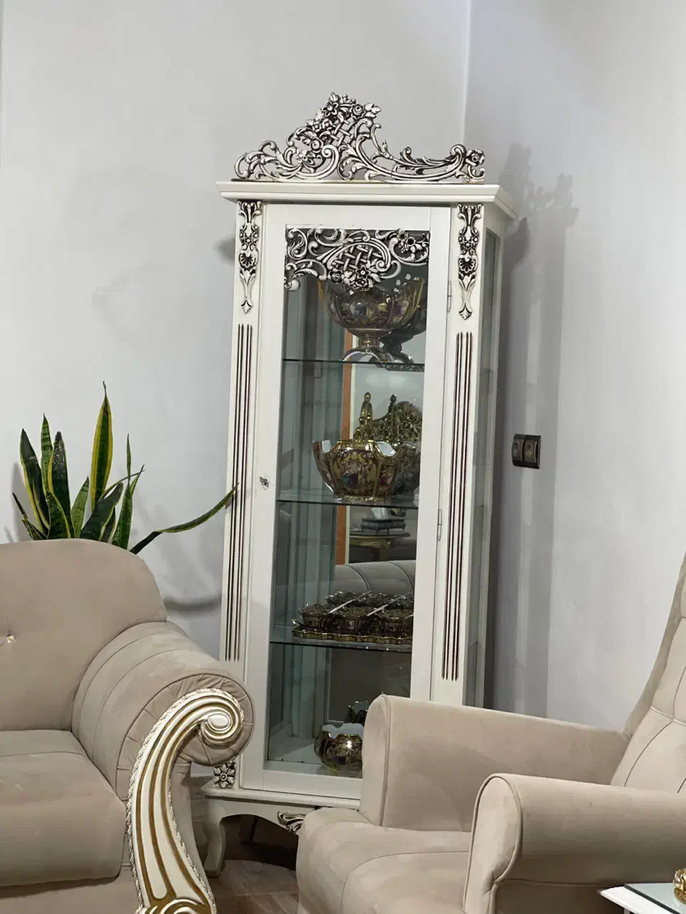 بوفه سفید در حد نو و میز تیوی در حد نو|بوفه، ویترین، کنسول|میاندوآب, |دیوار