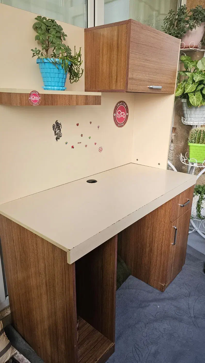 میز تحریر کاملا سالم وتمیز|میز تحریر و کامپیوتر|تبریز, |دیوار