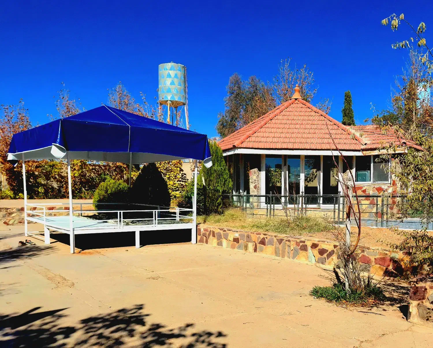 اجاره،باغ،ویلا،کلبه،آب گرم و سرد|اجارهٔ کوتاه‌مدت ویلا و باغ|شیراز, گویم|دیوار