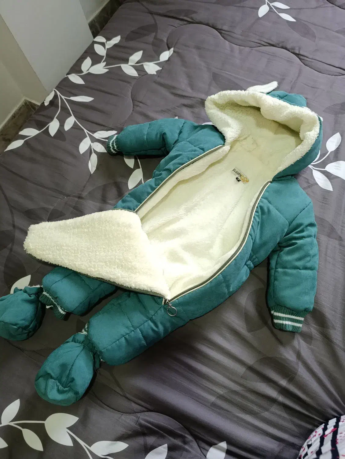 کاپشن سرهمی نو|کفش و لباس بچه|رشت, معلم|دیوار