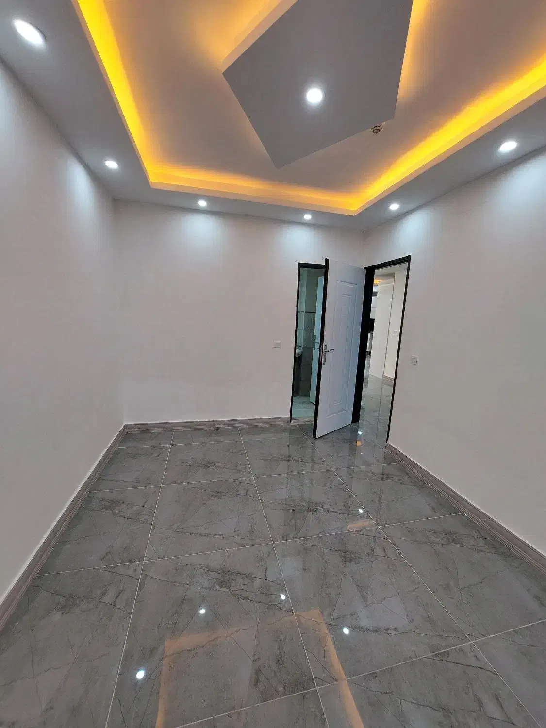 فروش واحد ۱۳۰ متری سند ۲ خواب فول امکانات خبر نگار|فروش آپارتمان|رشت, شهرک شهید رجایی|دیوار