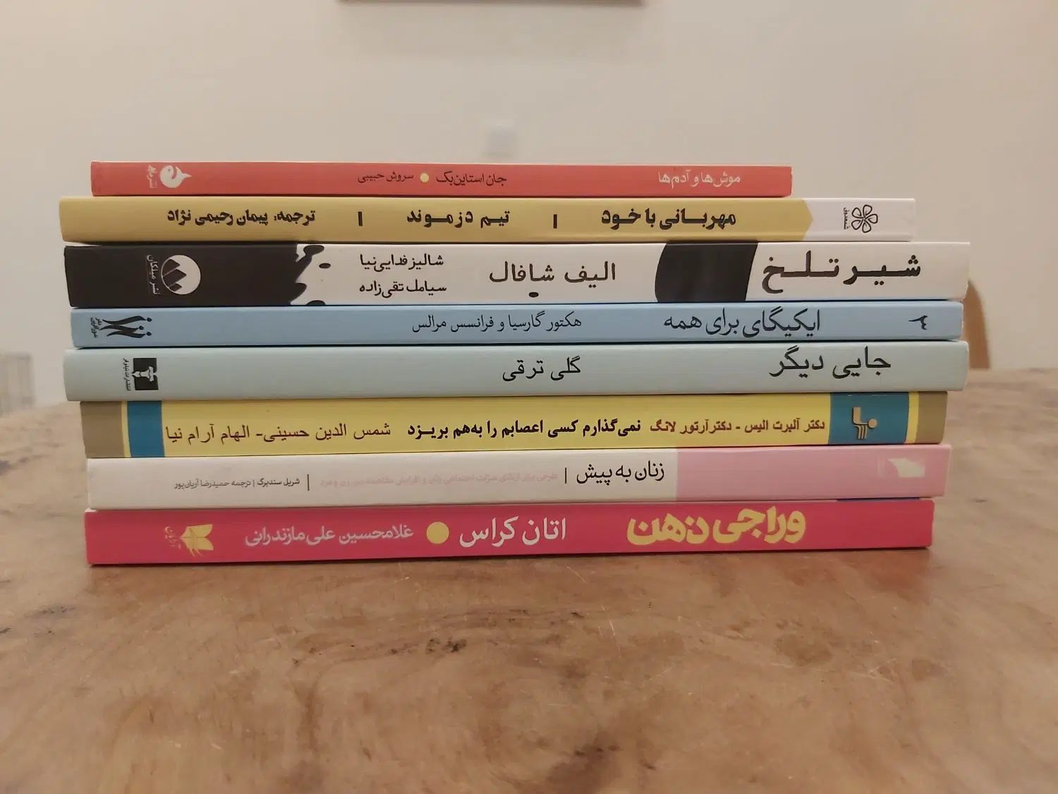 فروش هشت جلد کتاب نو و سالم با قیمت استثنایی|کتاب و مجله ادبی|تهران, درختی|دیوار