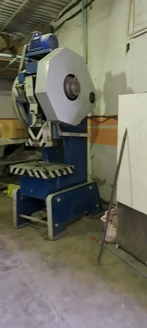 پرس ضربه‌ای ۲۵و۳۵و۶۰تن|ماشین‌آلات صنعتی|پاکدشت, خاتون آباد|دیوار