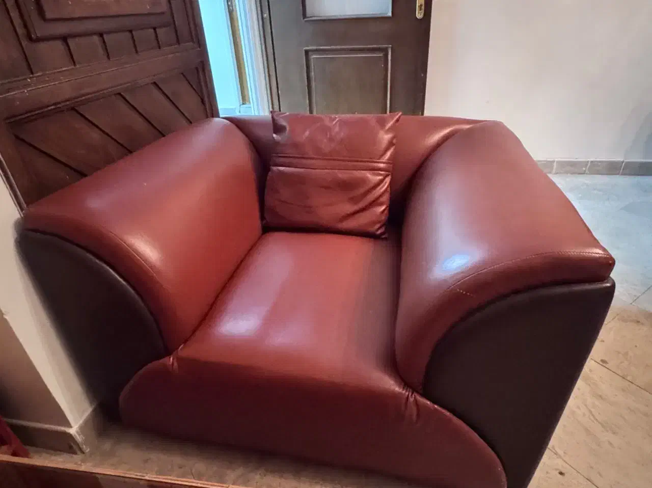 مبل چرم بسیار تمیز|مبلمان خانگی و میز عسلی|کرج, حاجی آباد|دیوار