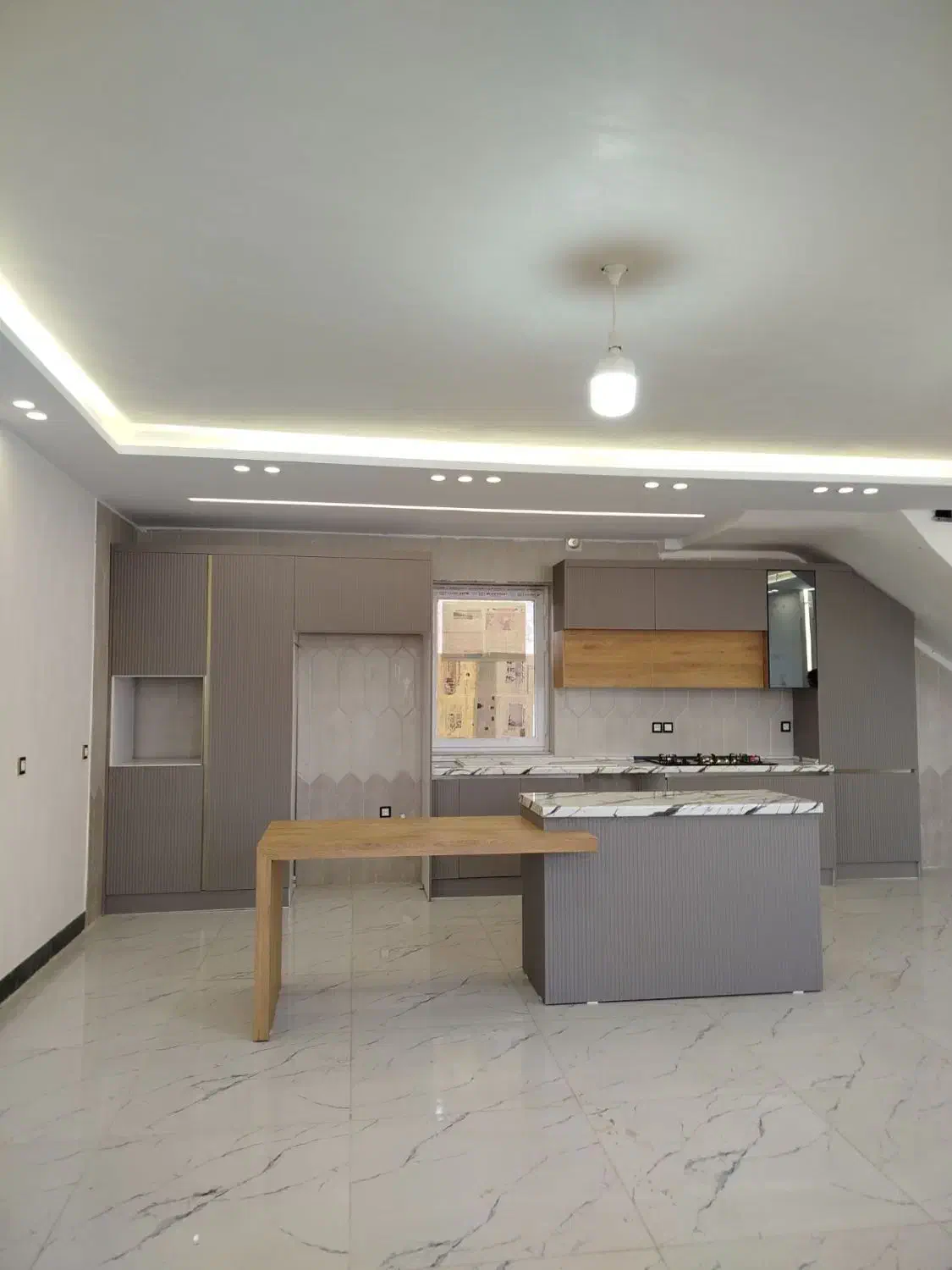 ساخت نصب انواع مصنوعات چوبی کابینت کمد دیواری|جاکفشی، کمد، دراور|ملایر, |دیوار