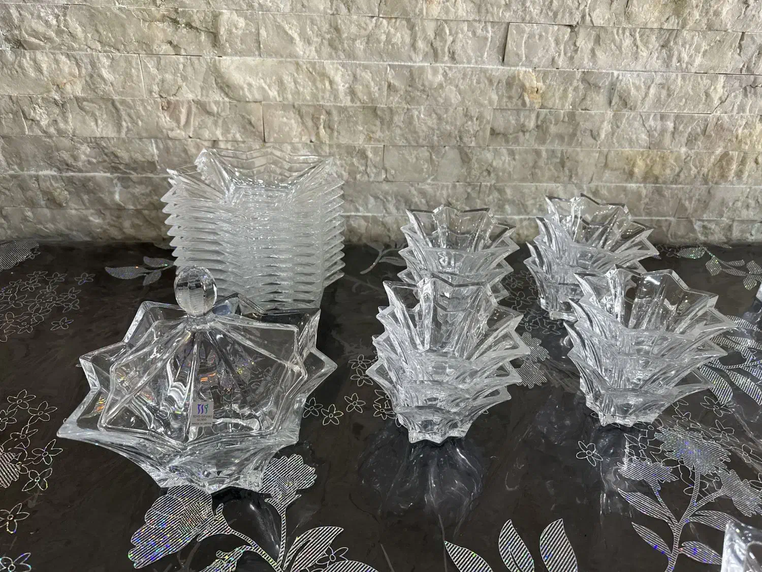 سرویس پذیرایی ژاپنی ۱۲ نفره|ظروف سرو و پذیرایی|شاهین‌شهر, شهرک گلدیس|دیوار