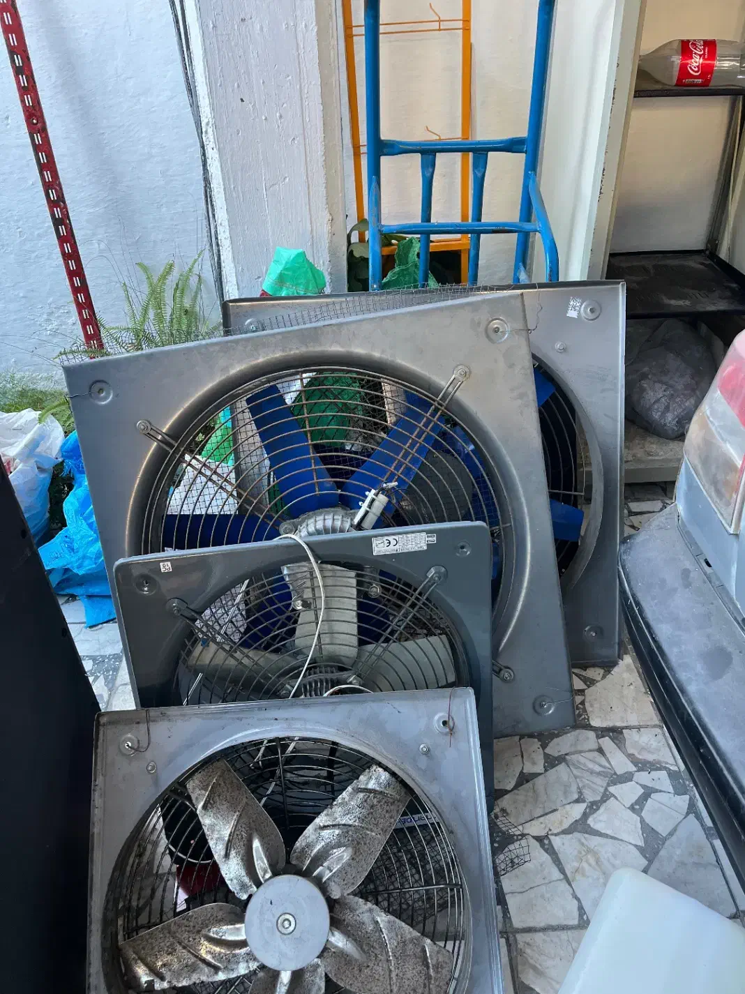 سبدچرخ دار فن و هواکش صنعتی|پنکه و تصفیه‌کنندهٔ هوا|فریدون‌کنار, |دیوار