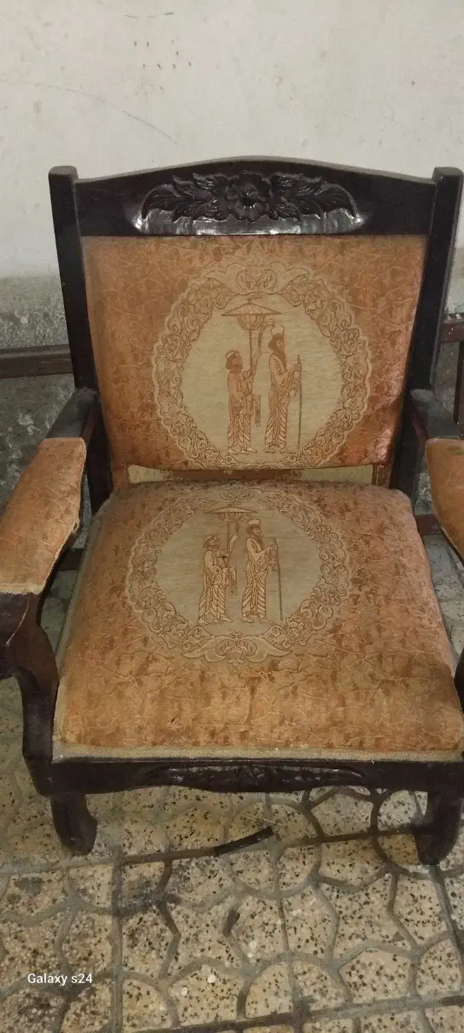 دو عدد مبل تک نفره عالی|مبلمان خانگی و میز عسلی|قائم‌شهر, |دیوار