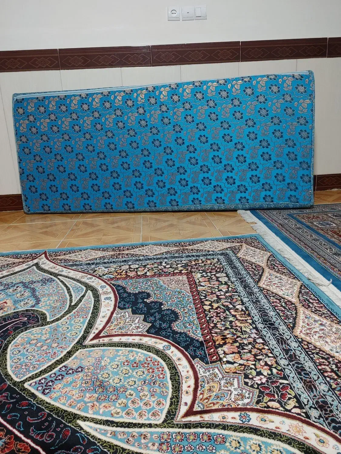 شاه نشین|پشتی|صباشهر, |دیوار