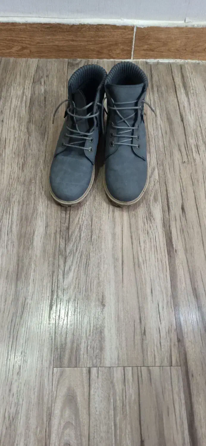 پوتین و کتونی ،کاملا سالم بدون کوچکترین لک|کیف، کفش، کمربند|رشت, پیرکلاچای|دیوار