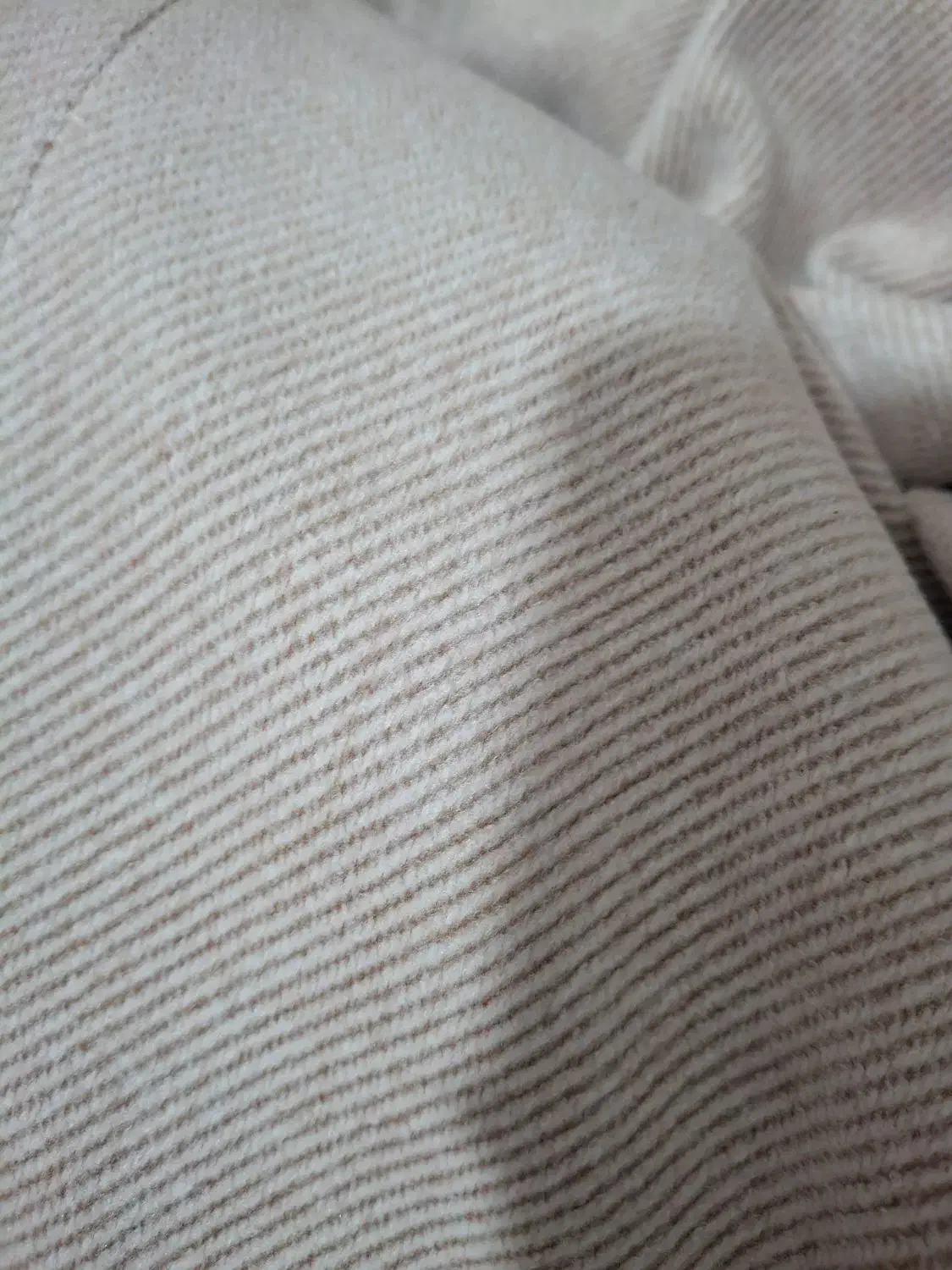 پالتو|لباس|نیشابور, میدان حافظ|دیوار