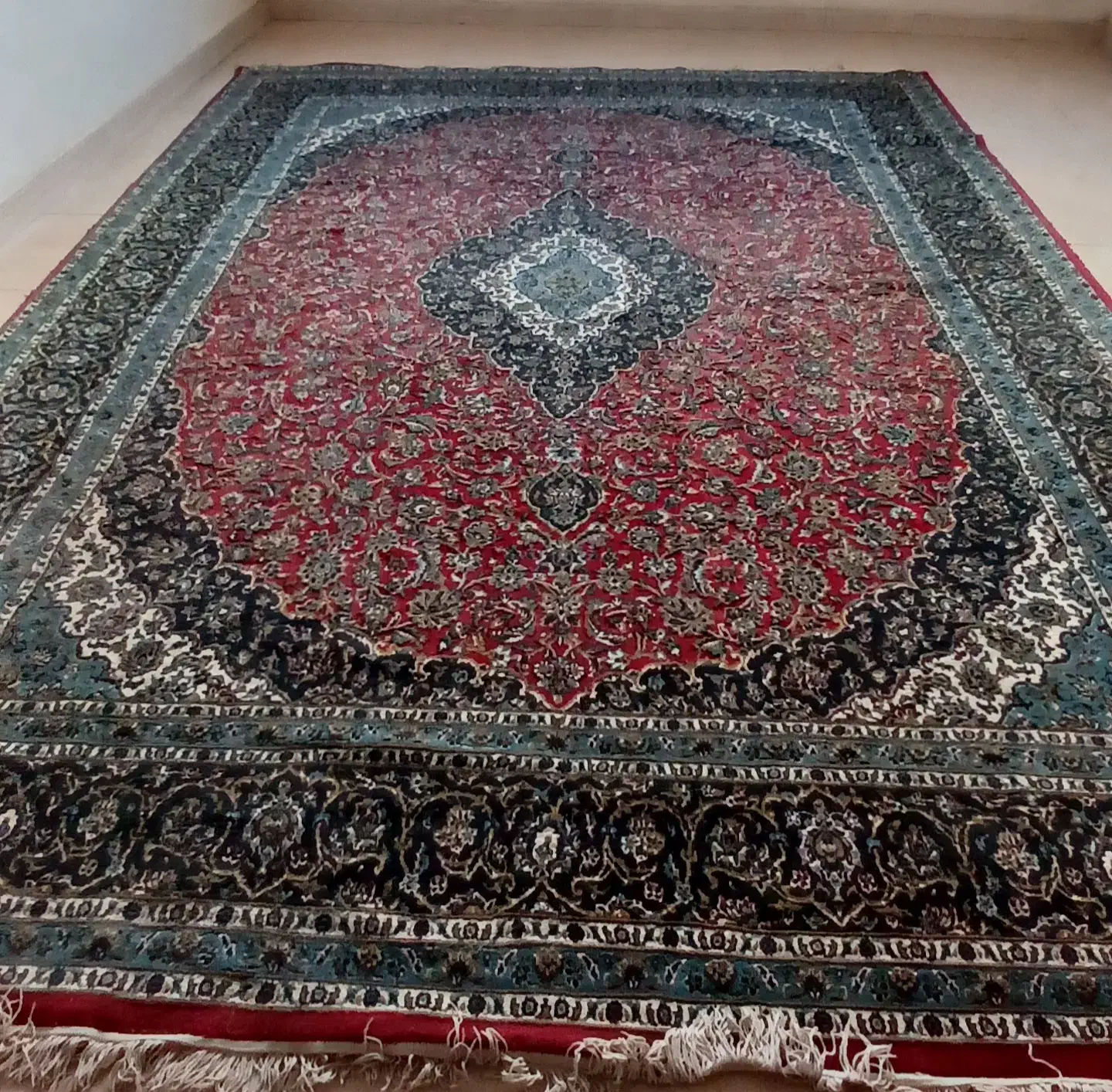 فرش تازه شسته شده وزیبا|فرش|ماهدشت, |دیوار