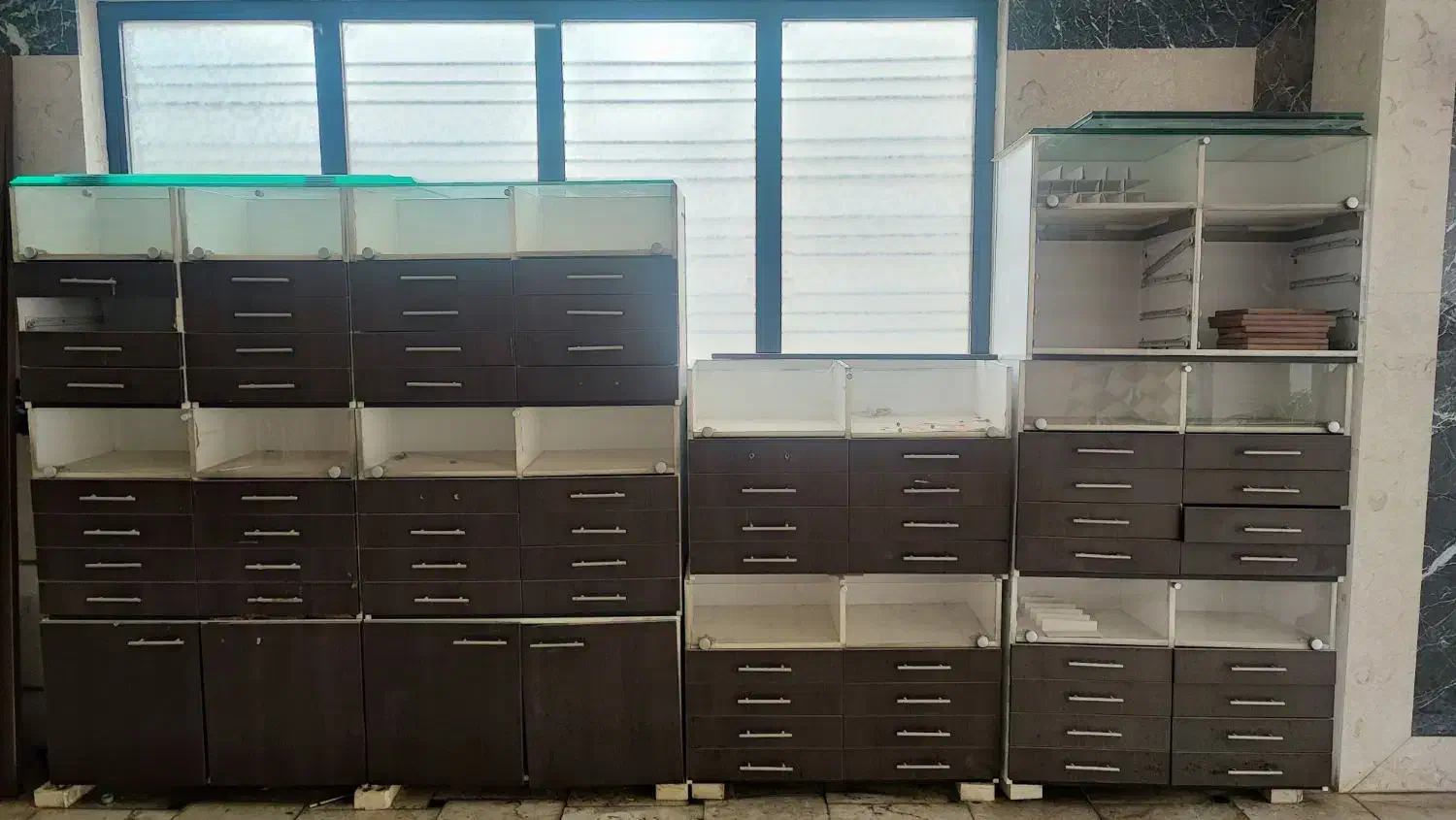 ویترین عینکسازی|فروشگاه و مغازه|اندیشه, اندیشه فاز ۵|دیوار