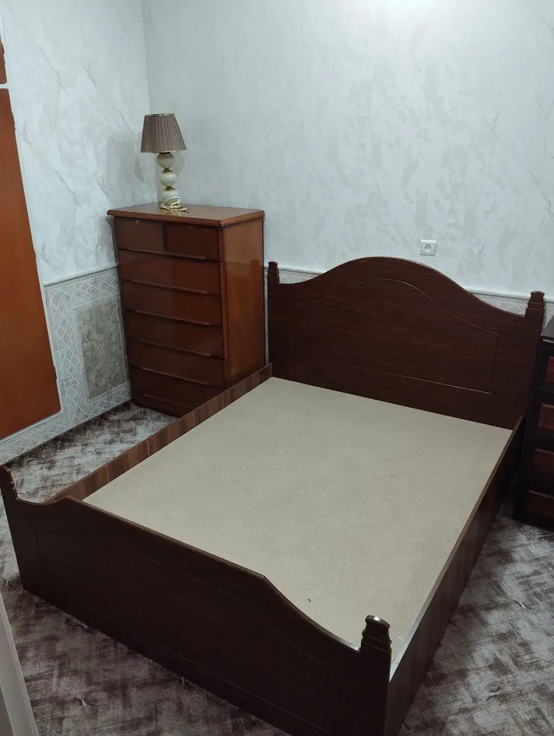 تخت خواب|تخت و سرویس خواب|قم, بنیاد|دیوار