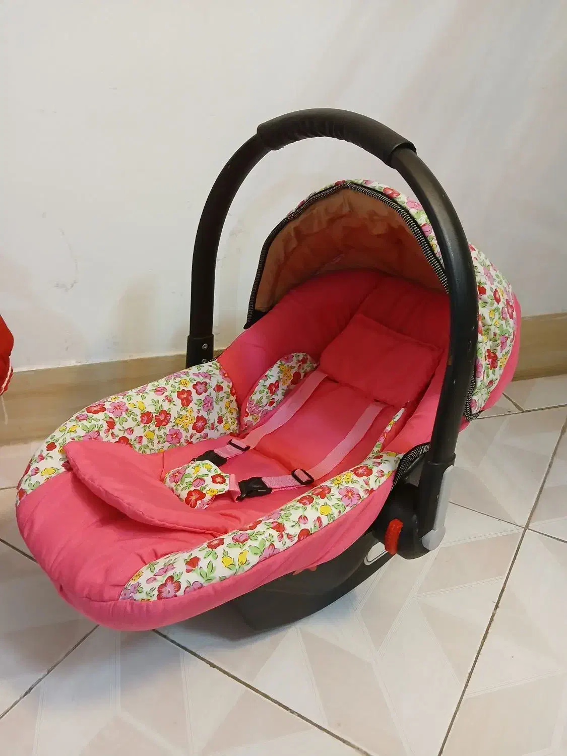 کریر|کالسکه و لوازم جانبی|شاهینشهر, خانه کارگر|دیوار