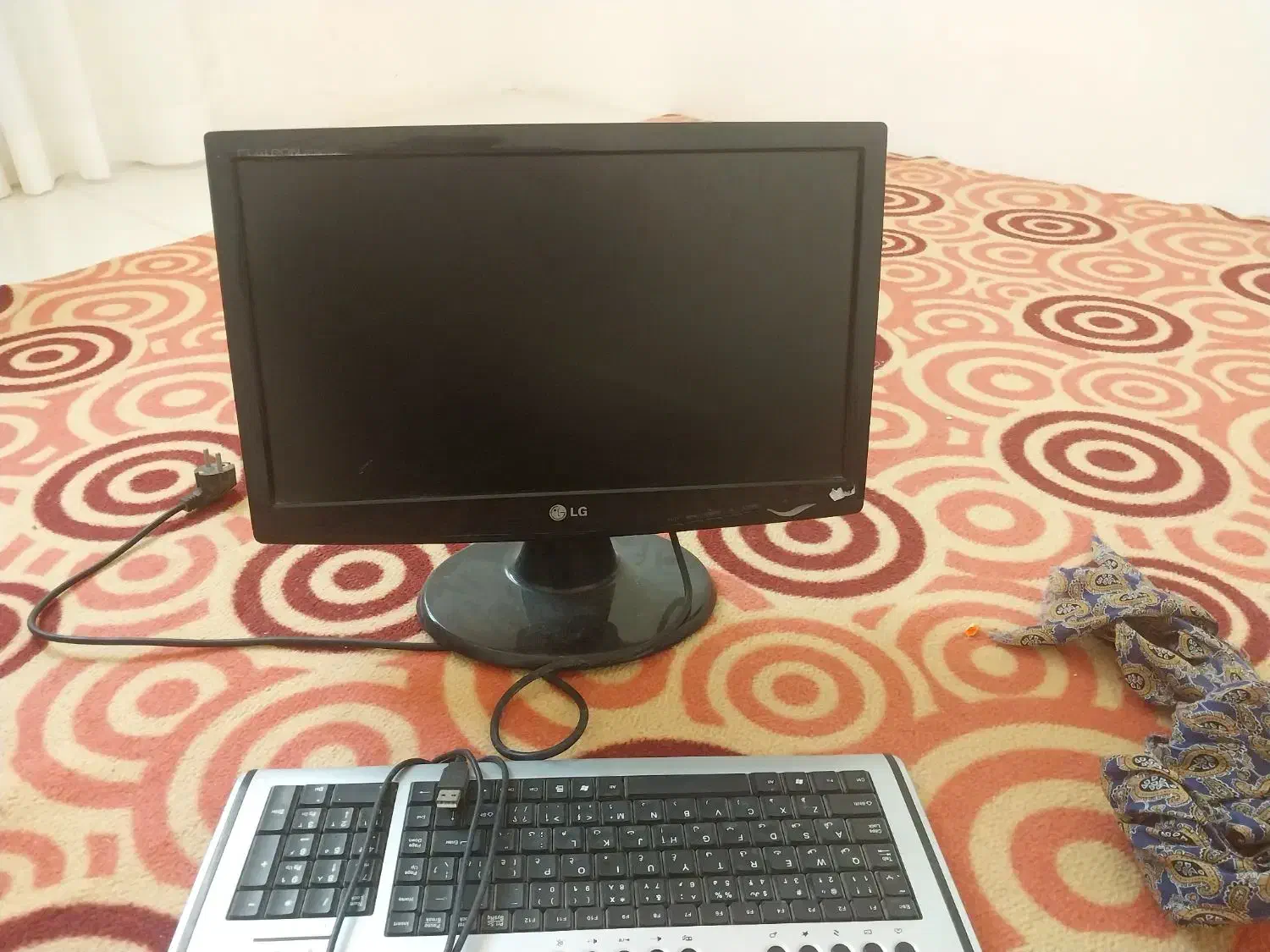 مانیتور آل جی ۱۴ با ۴ تا صفحه کلید|قطعات و لوازم جانبی رایانه|بندرعباس, |دیوار