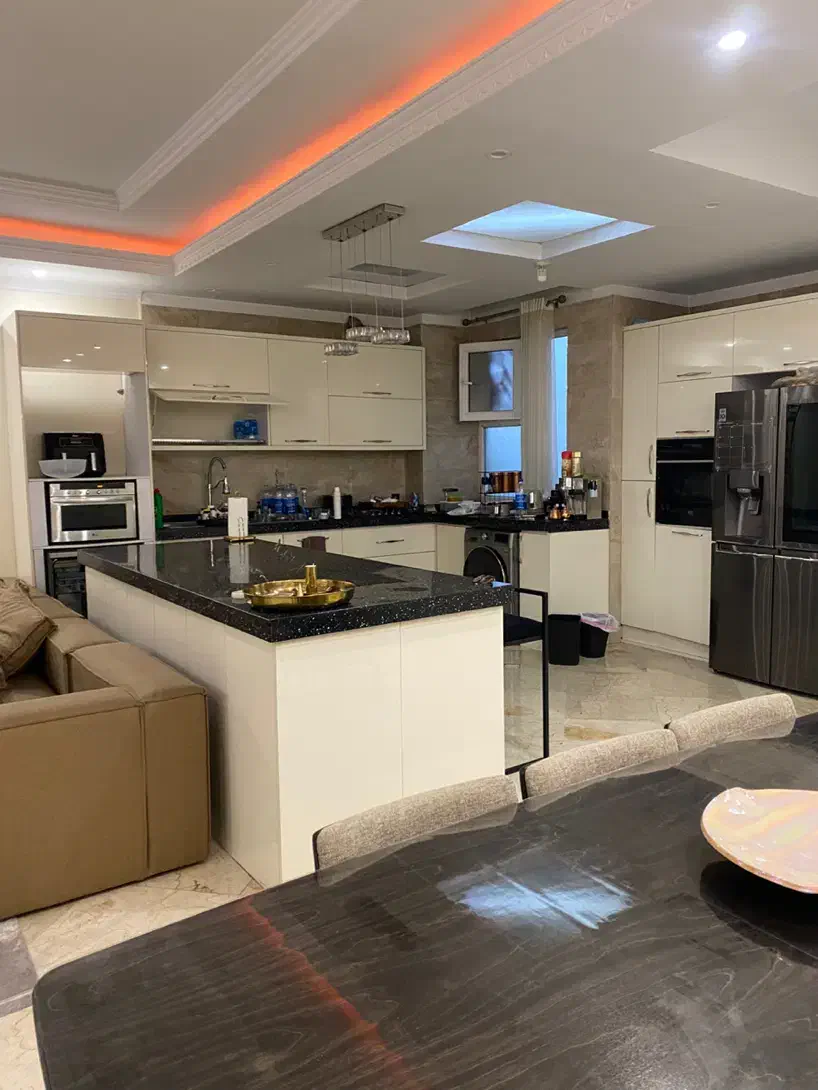 آپارتمان ۱۰۱ متر/دو خوابه/فول امکانات