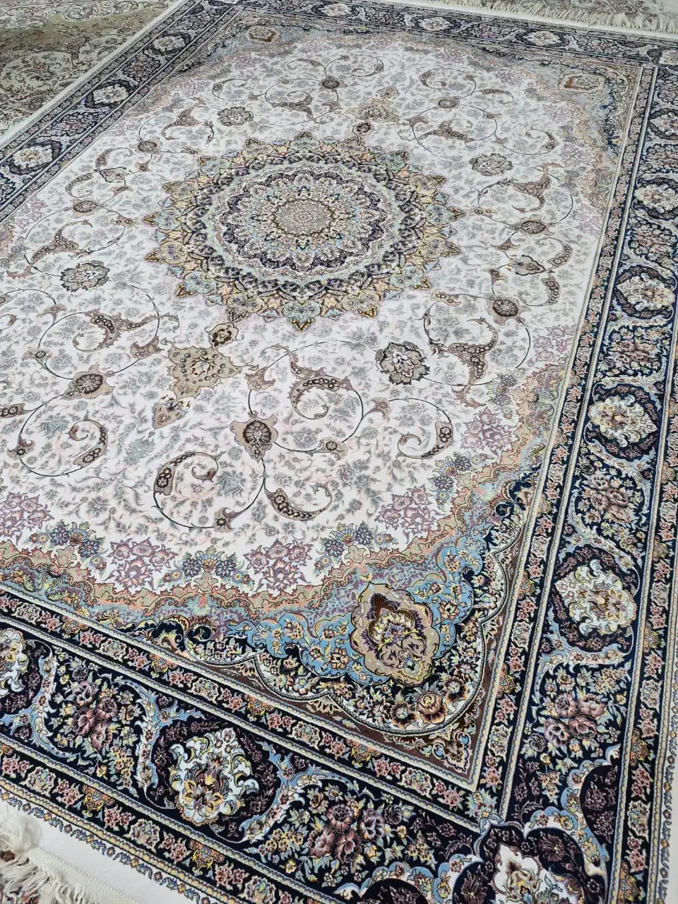 تک ۹ متری ۱۲۰۰ شانه اصل|فرش|مشهد, جنت|دیوار