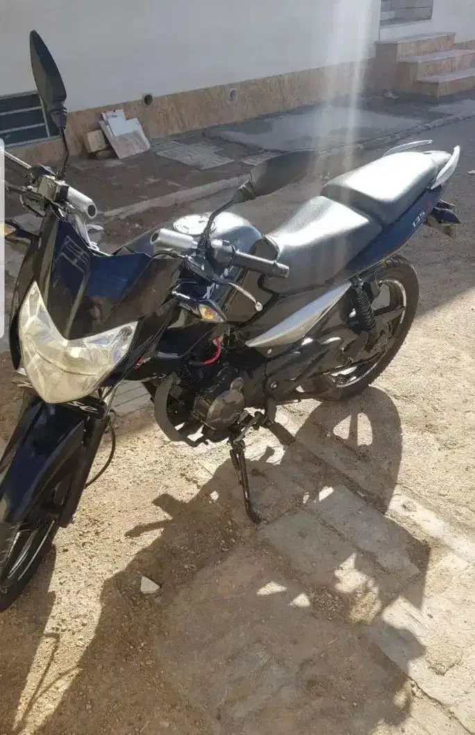 پالس 135|موتورسیکلت|قائن, |دیوار