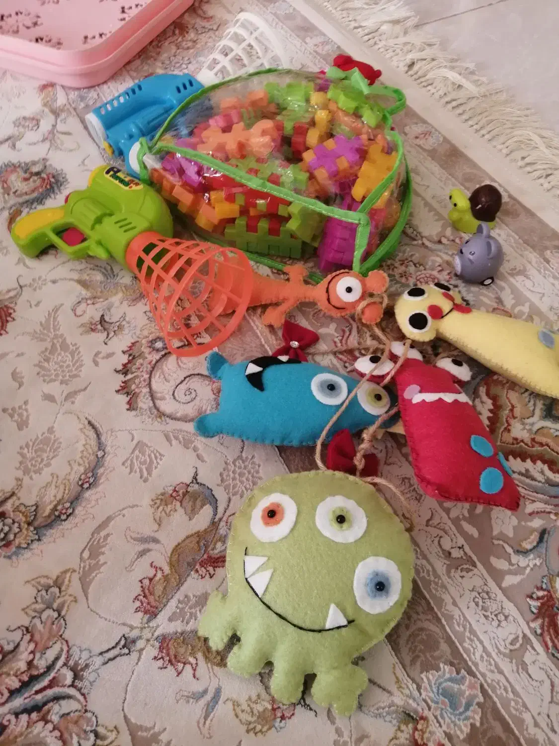 تعدادی اسباب بازی|اسباببازی بچه|پرند, فاز ۶|دیوار