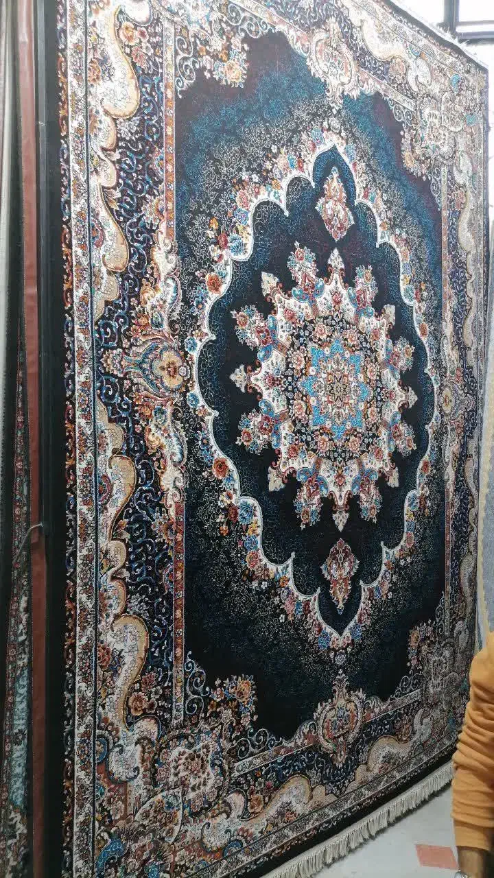 حراج چند تخته فرش ۷۰۰ شانه ۹متری تک مانده کارخانه|فرش|بهشهر, |دیوار