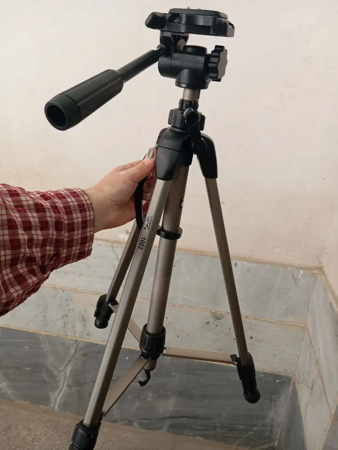 پایه ی دوربین|دوربین عکاسی و فیلم‌برداری|قدس, شهر‌قدس|دیوار