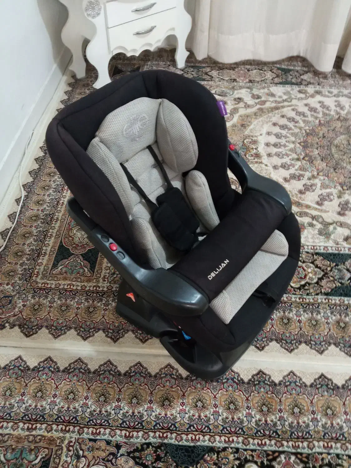 صندلی کودک کاملا سالم و نو|تخت و صندلی بچه|کبودرآهنگ, |دیوار