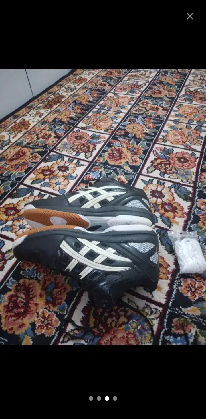 کفش|کیف، کفش، کمربند|بافق, |دیوار